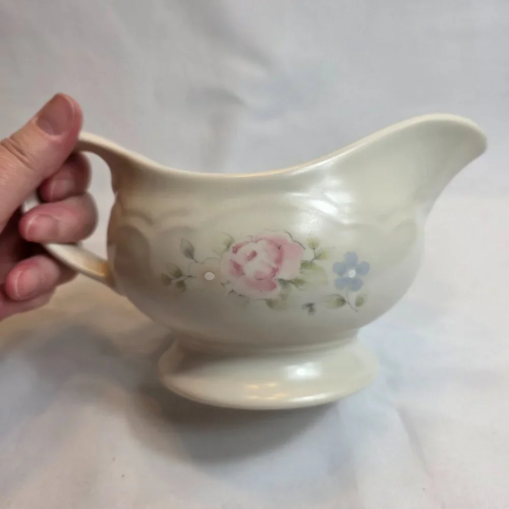 Pfaltzgraff Tea Rose Gravy Boat (NO UNDERPLATE) Pink Roses & Blue Flowers